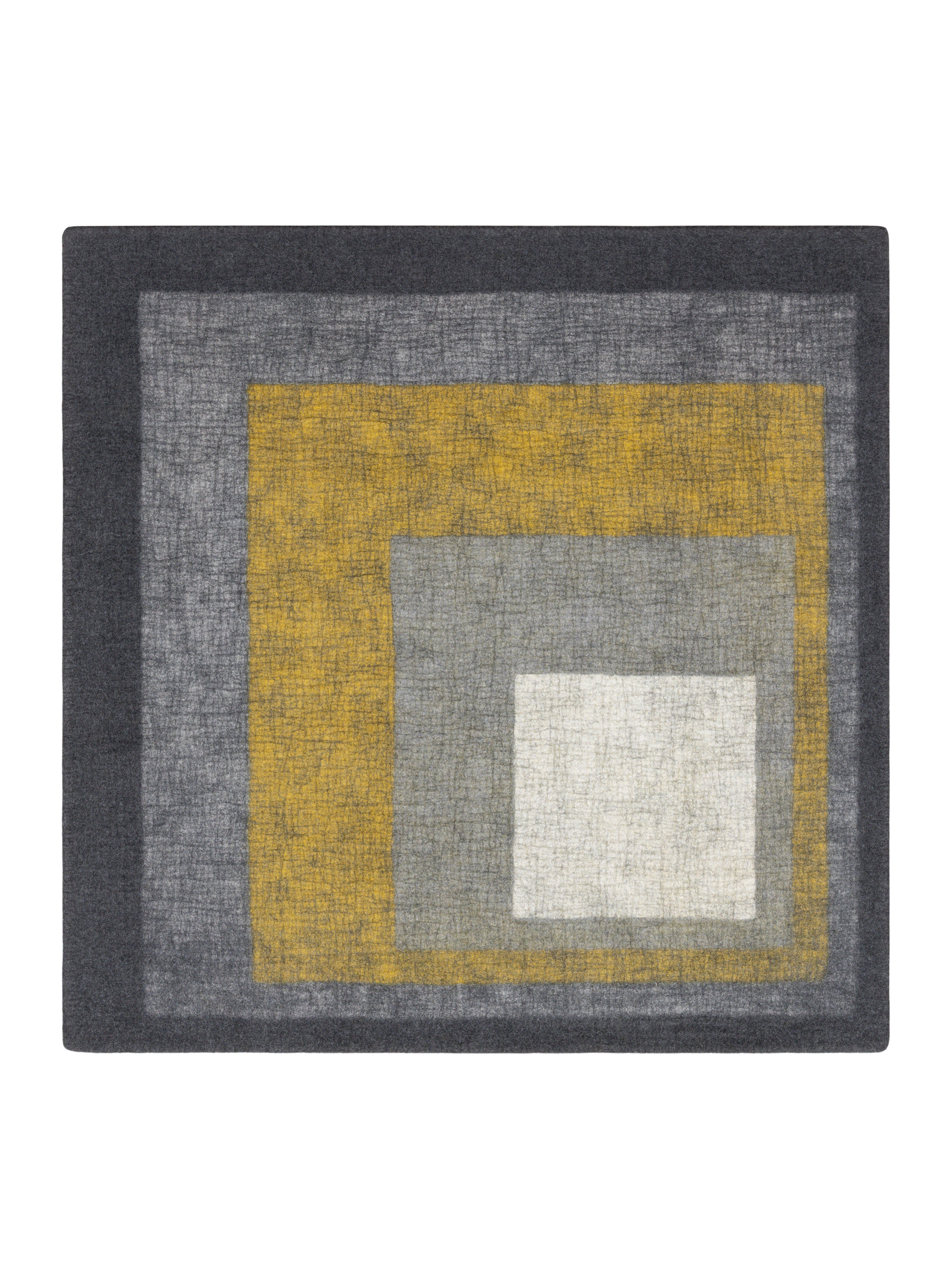Box Rug 7' x 7'